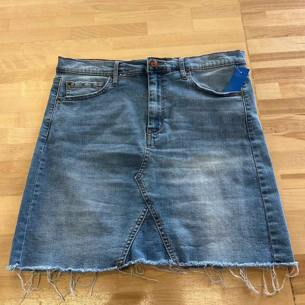 Nanette Lepore Size 10 Blue Denim Preloved Skirt