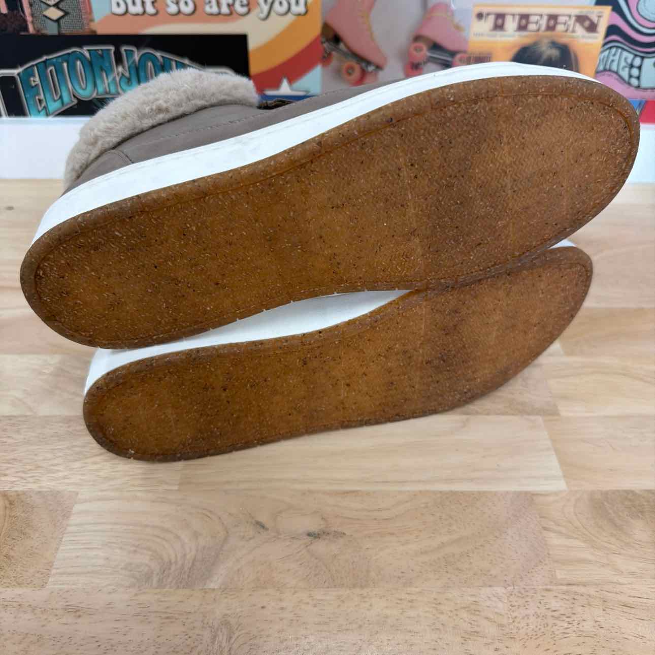 Aetrex Size 10 Gray Preloved Boots