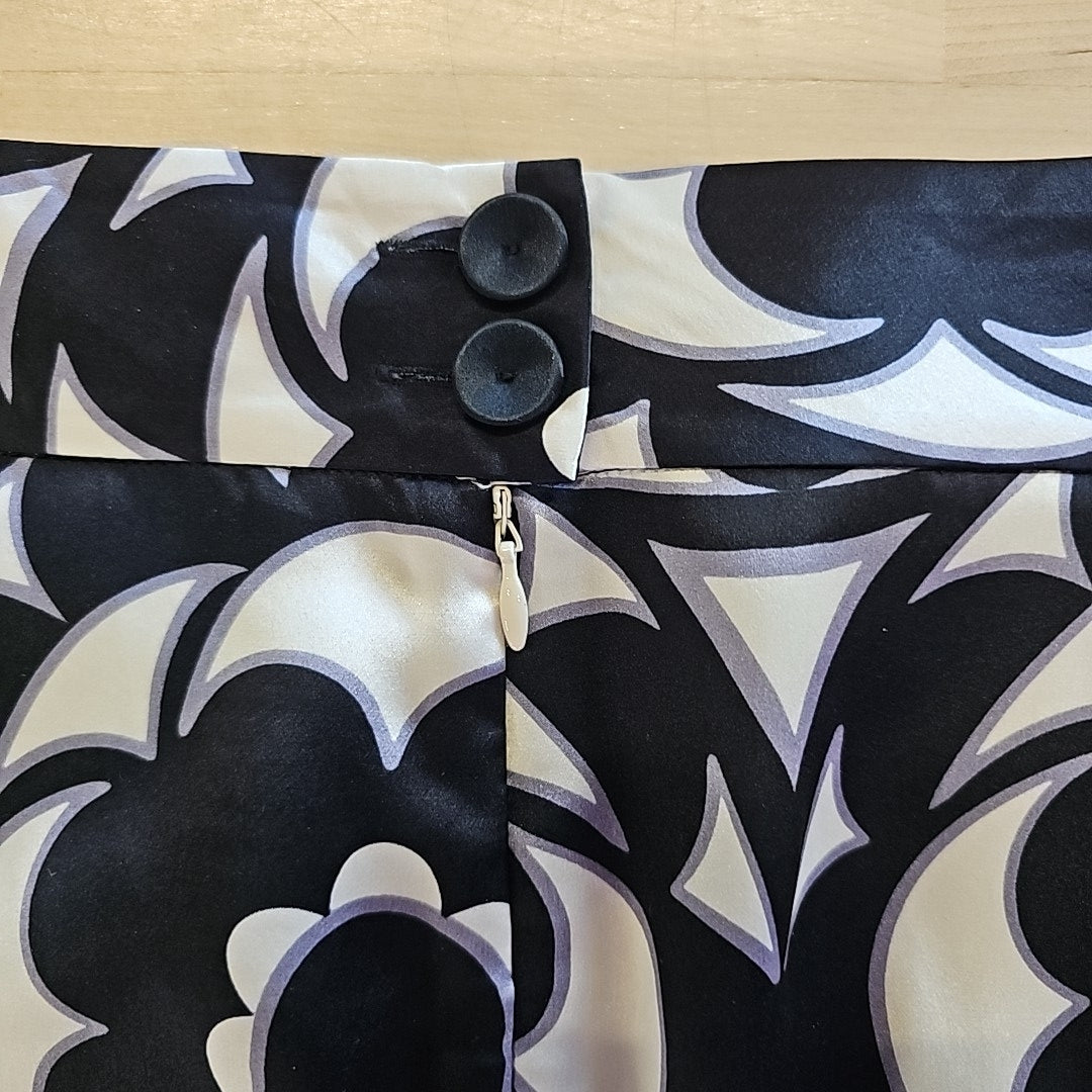 Banana Republic Size 14 Black/White Silk Preloved Skirt