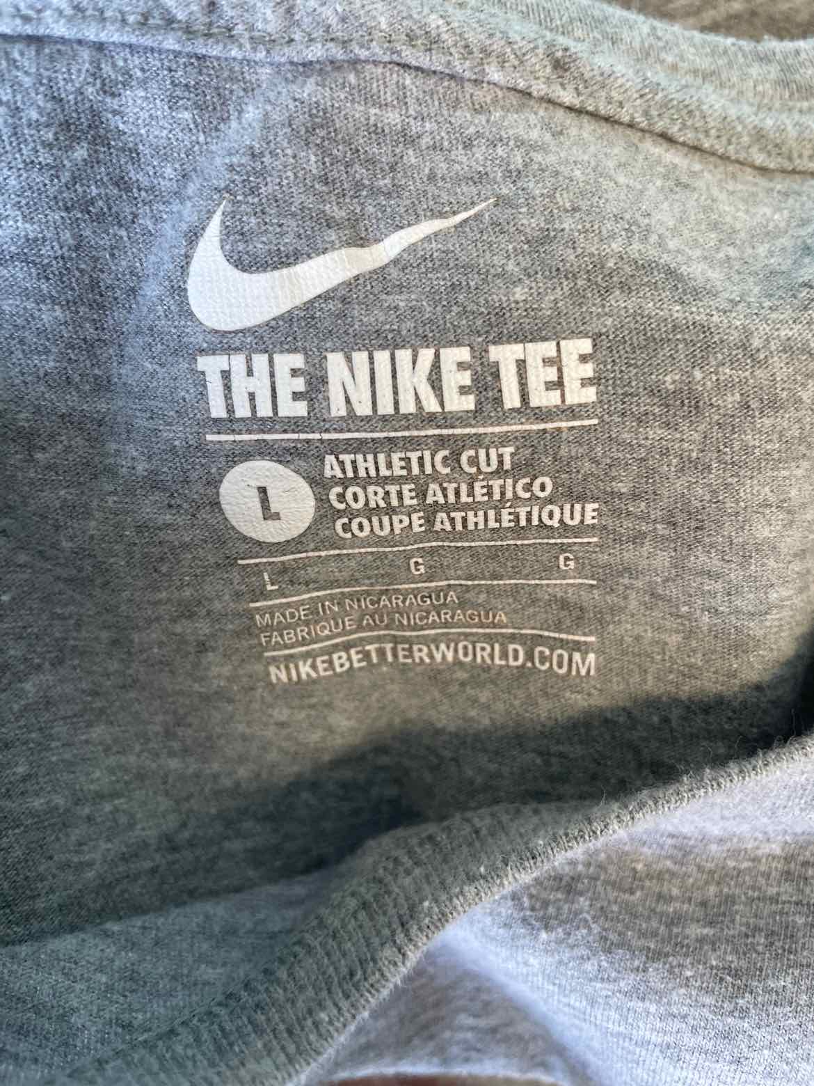 Nike Size L Gray T-shirt