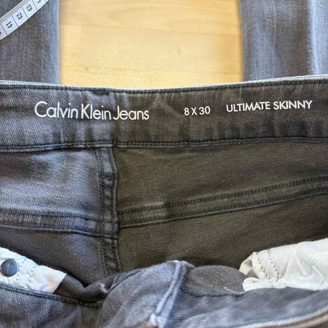 Calvin Klein Size 8 Gray Denim Preloved Jeans