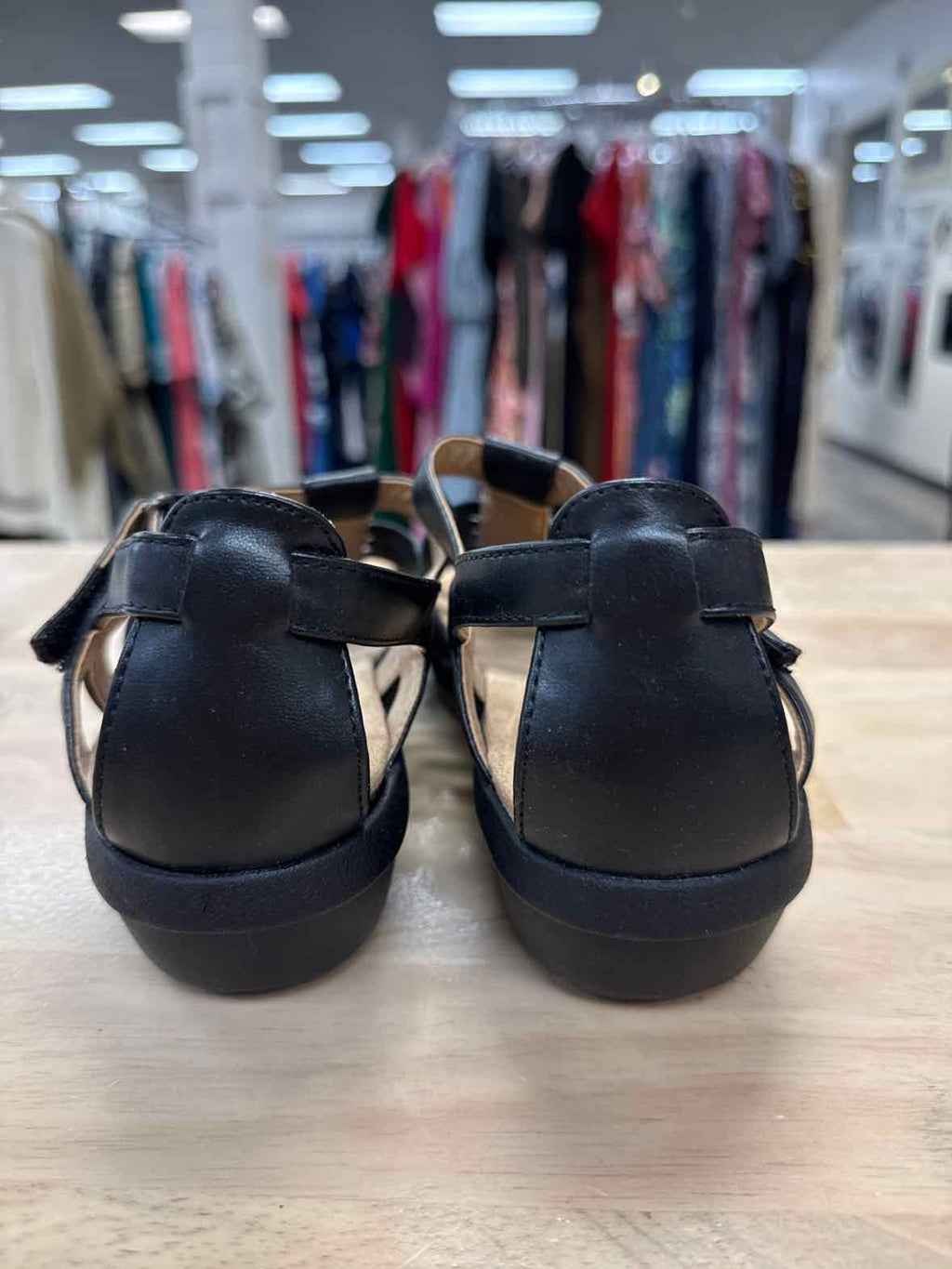Yuu Size 7.5 Tan Preloved Fatima Sandals