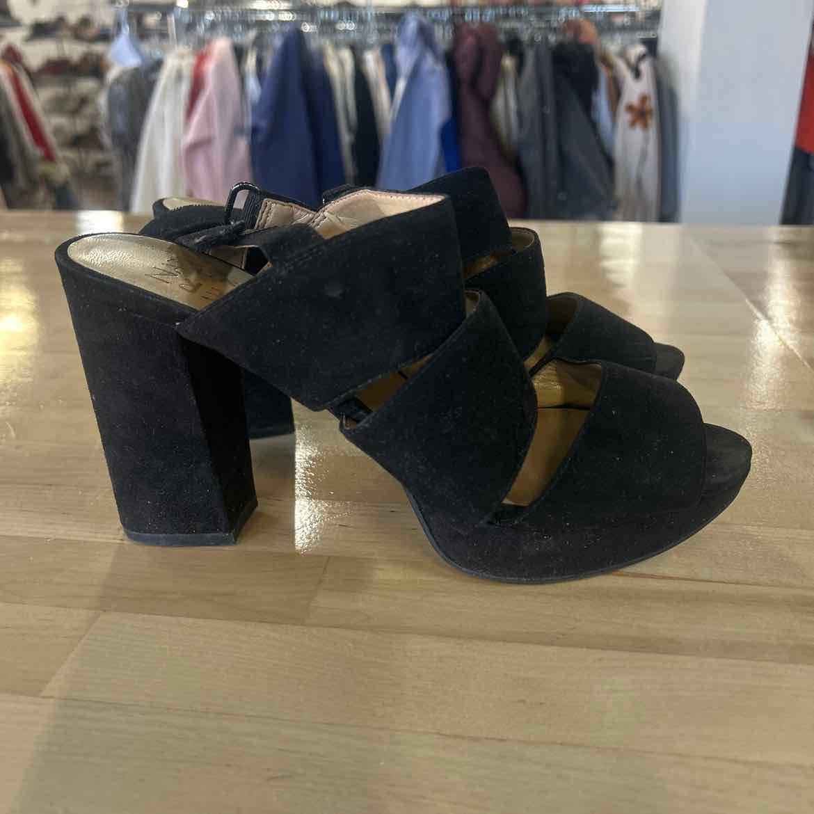 Naturalizer Size 7 Black Preloved Sandals