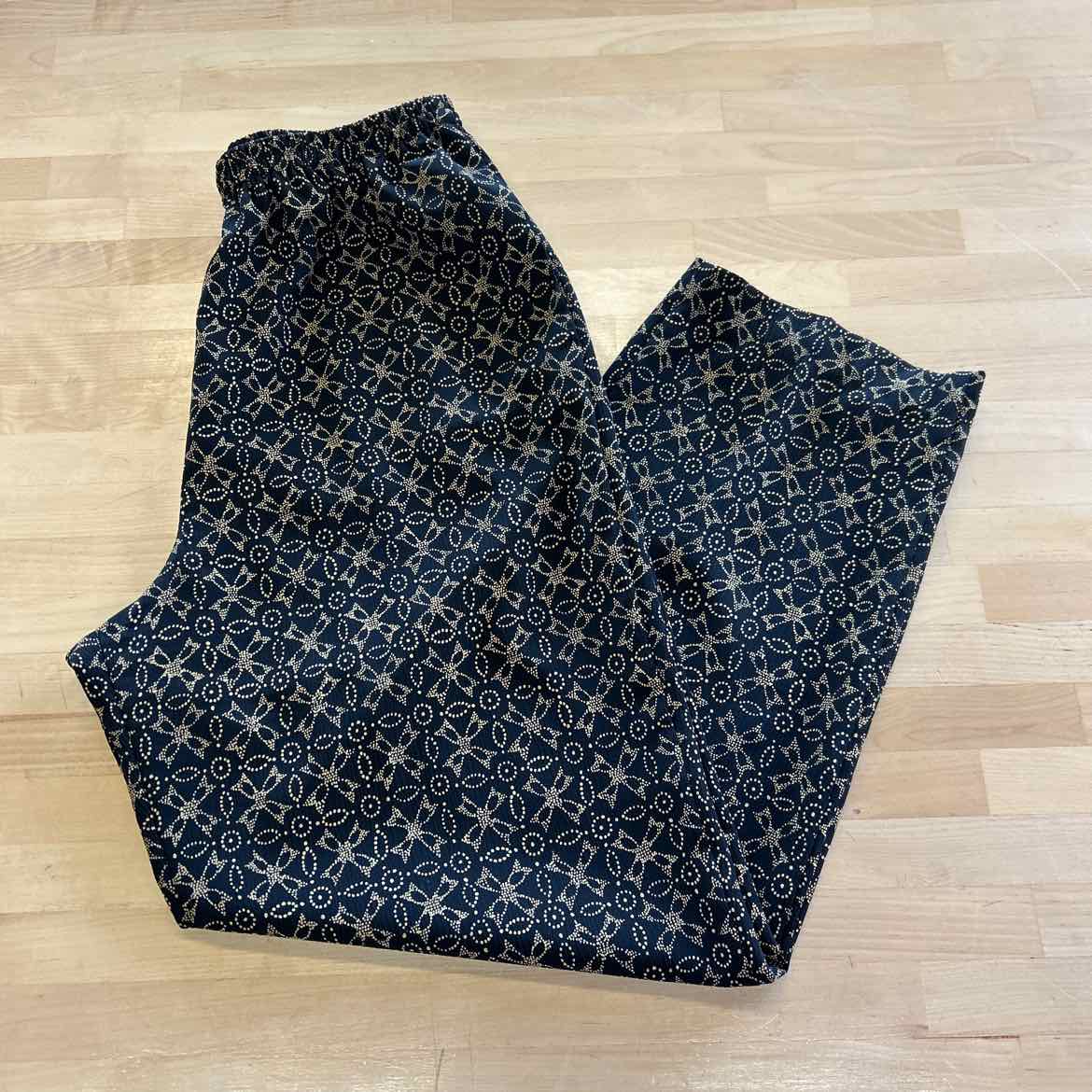 Leslie Fay Size 10 Black Preloved 2 pc Dress Set