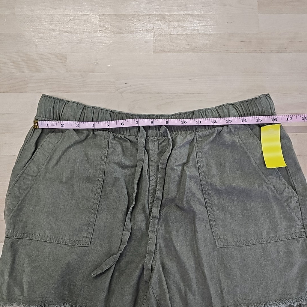 a.n.a Size M Green Shorts
