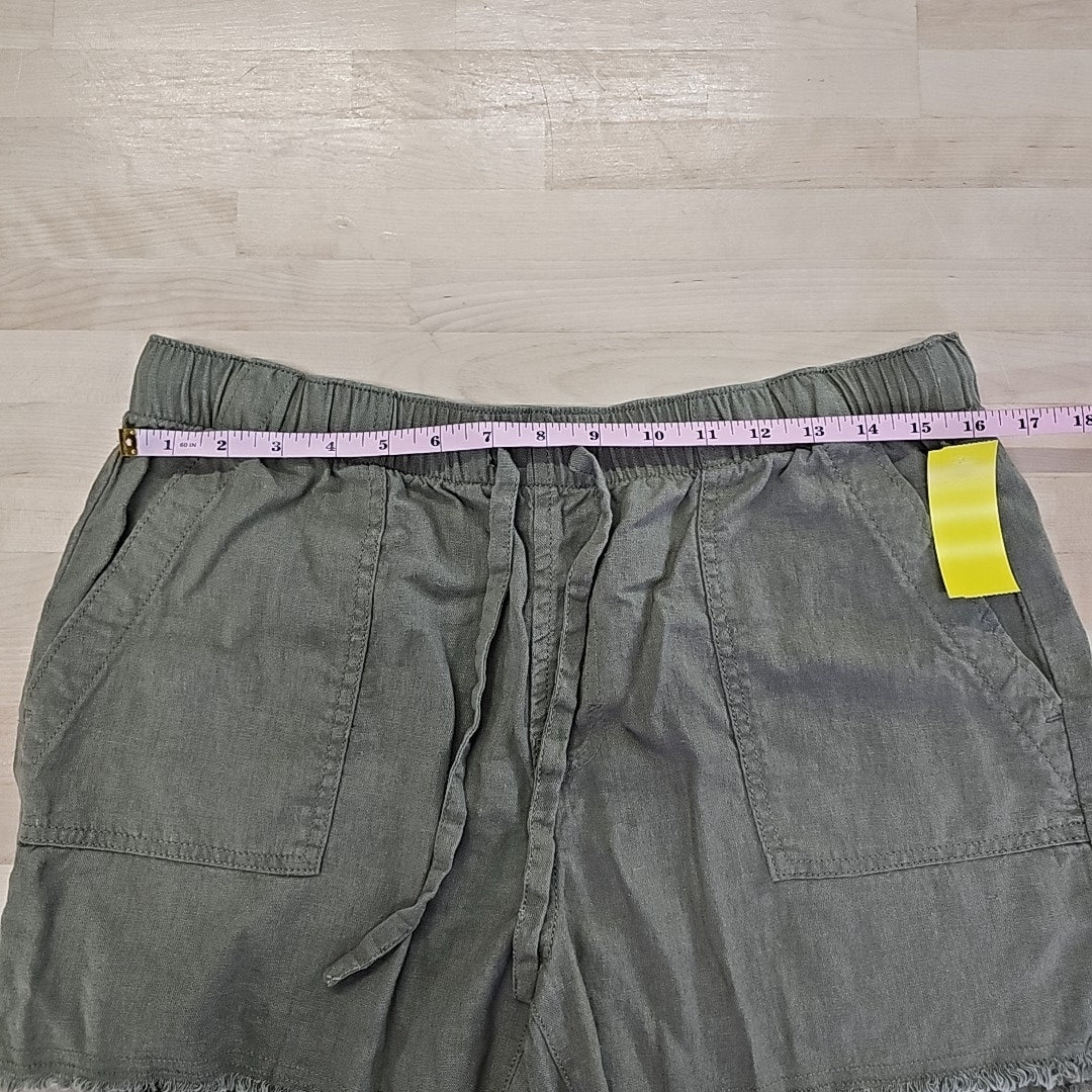 a.n.a Size M Green Shorts