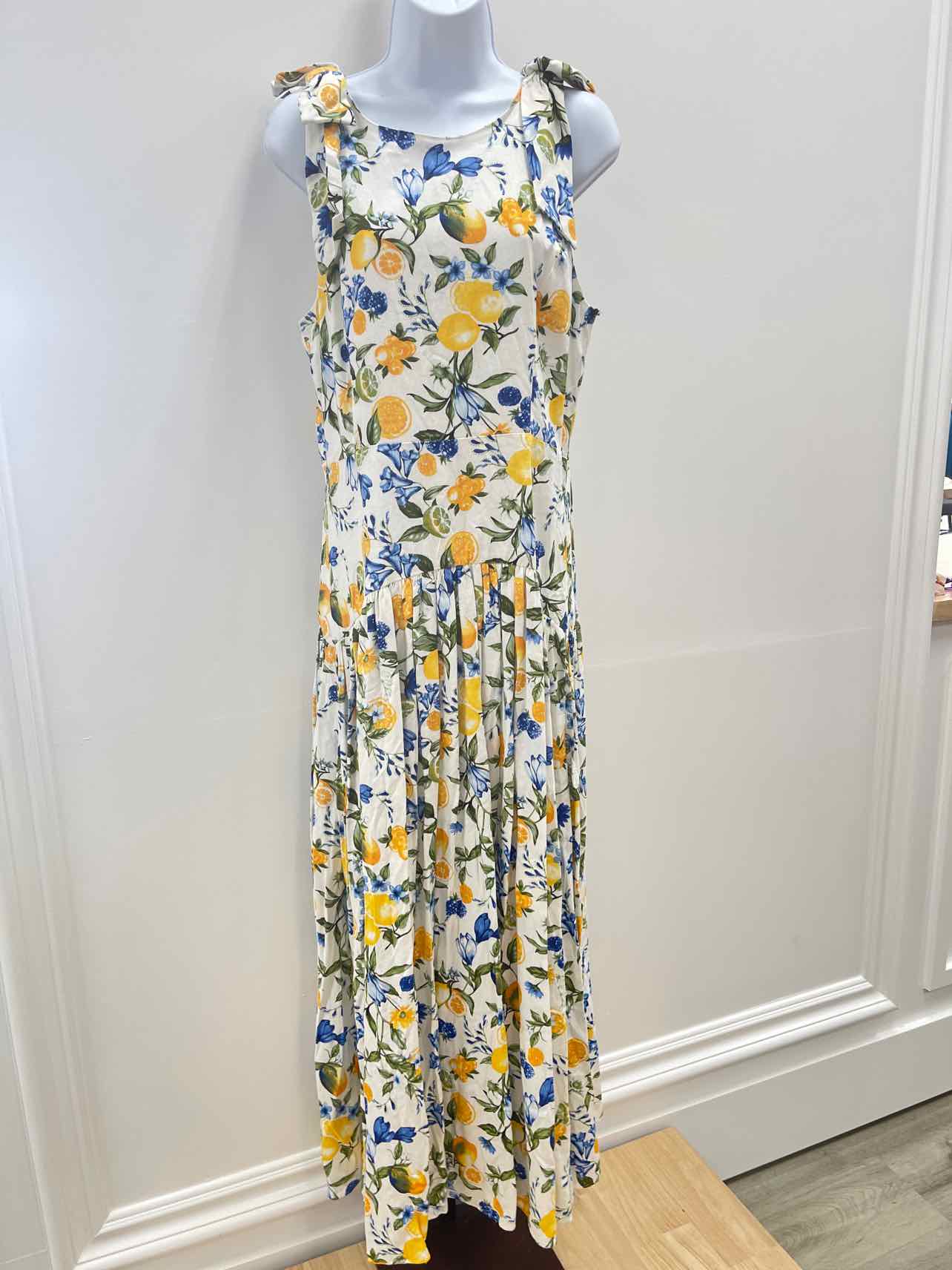 CeCe Size M White Yellow New Dress