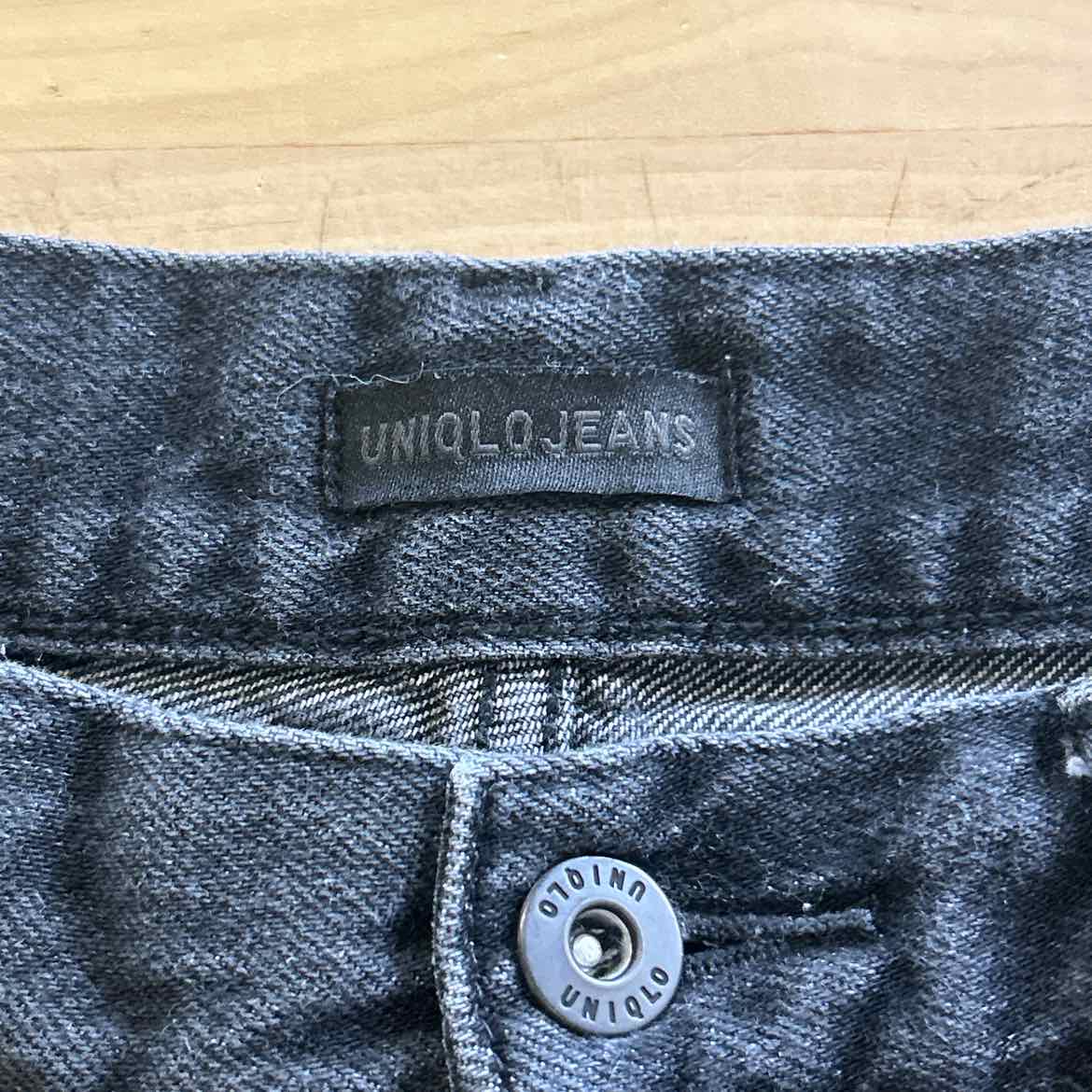 UNIQLO Size 27 Black Denim Preloved Jeans