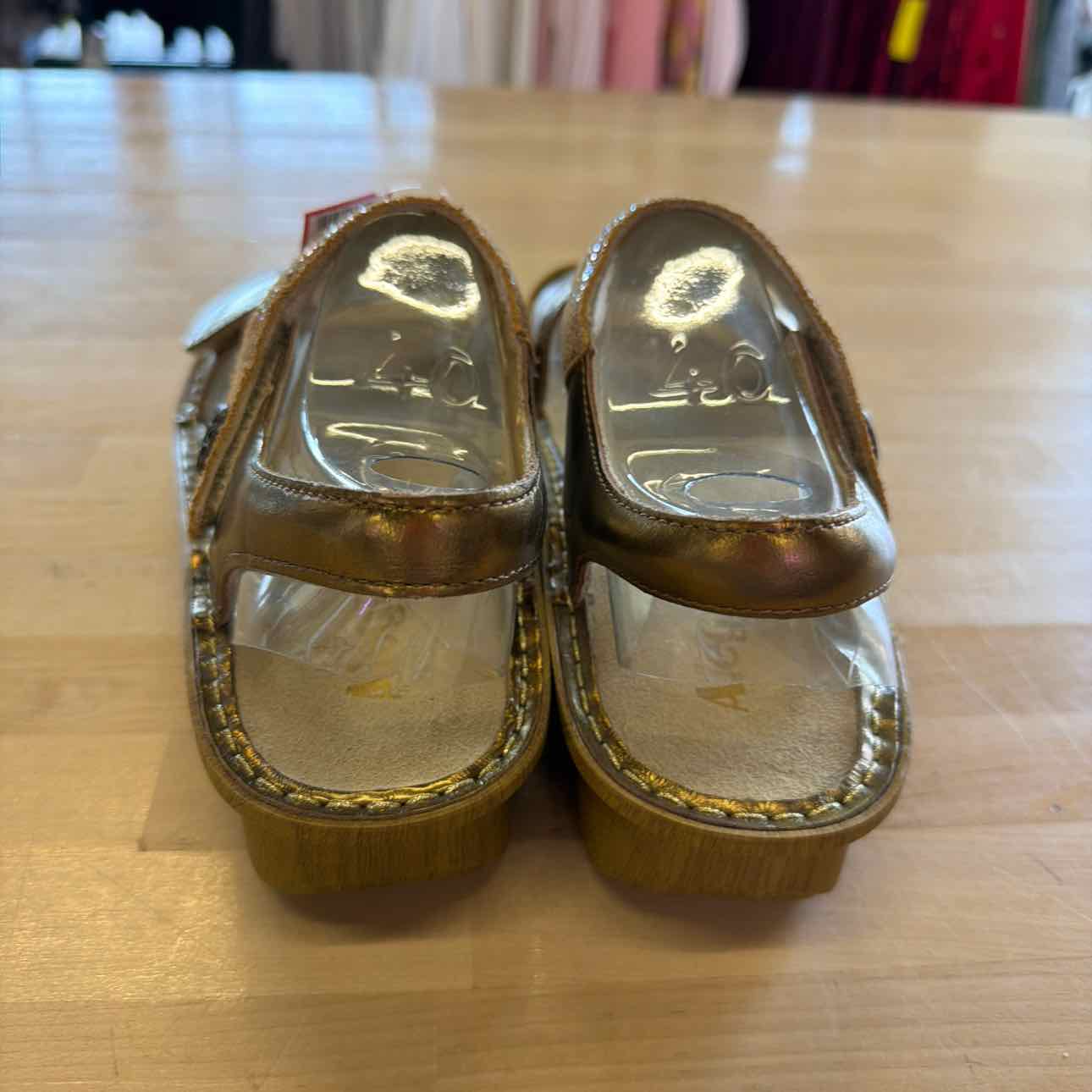 Alegria Size 9.5 Gold Leather New Sandals