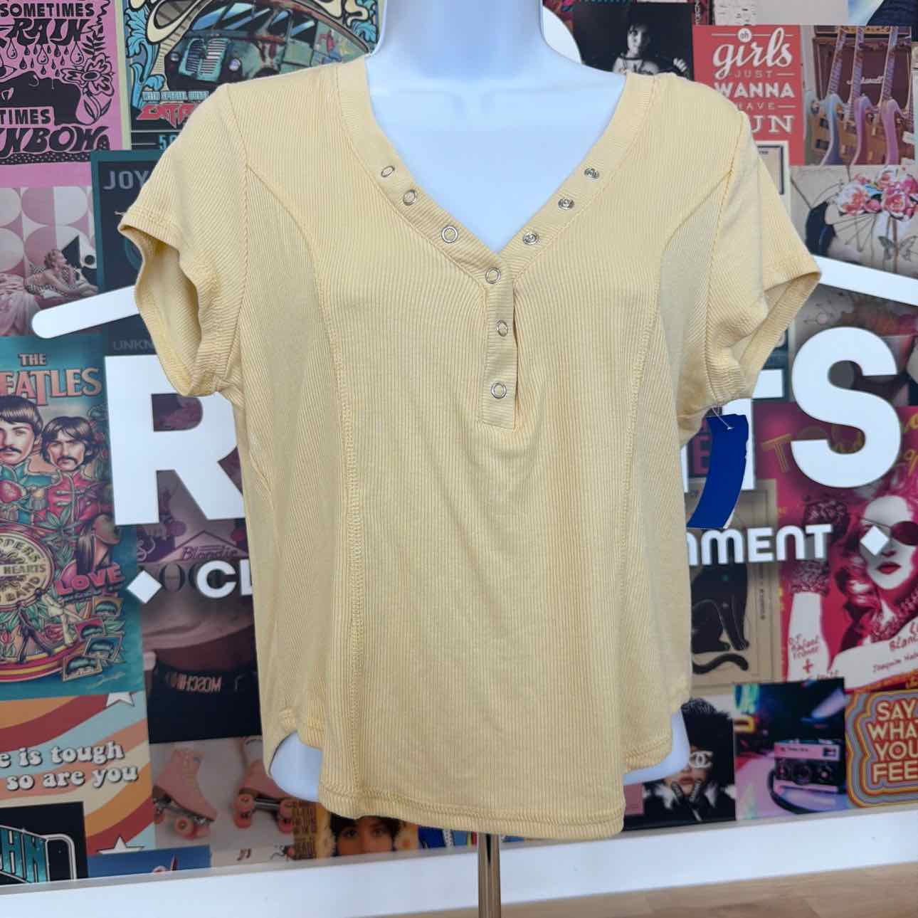 ultra flirt Size XL Ribbed Cropped Henley Short Sleeve