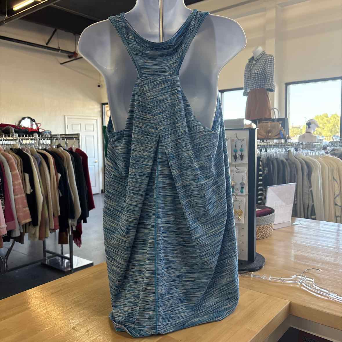 Livi Size 10 Blue Tank