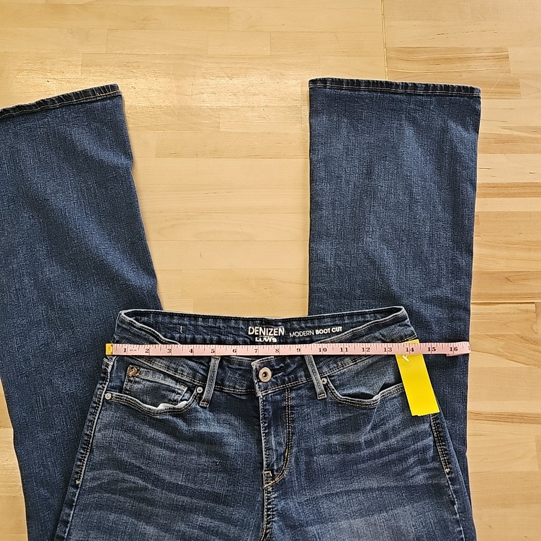 Levi's Size 28 Blue Jeans