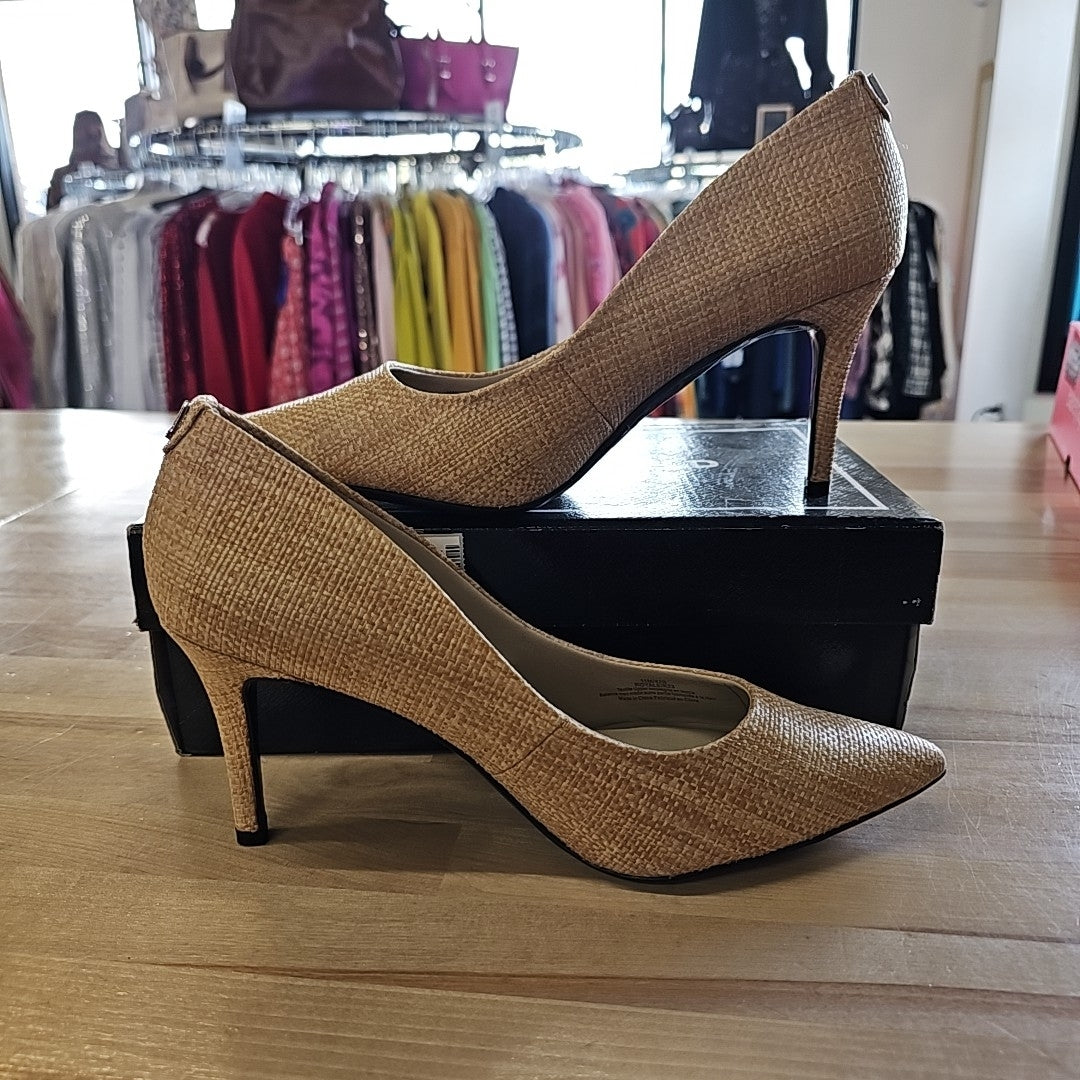 KARL LAGERFELD PARIS Womens Royale High-Heel Pumps Natural 11M