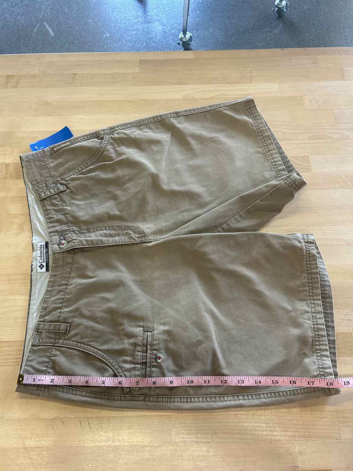 Columbia Women Size 10 Tan Preloved Shorts