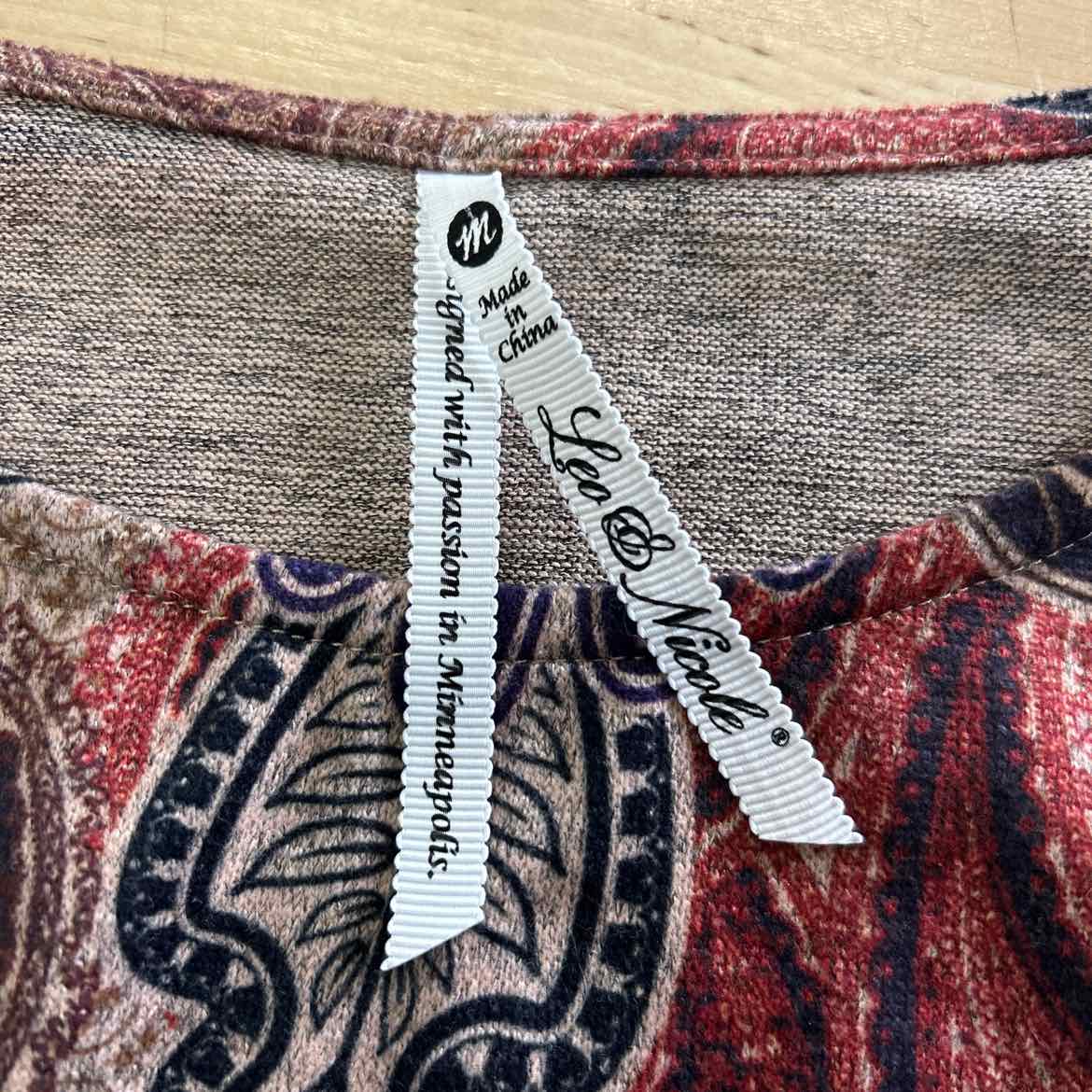 Leo &  Nicole Size M Multi-Color Preloved Blouse