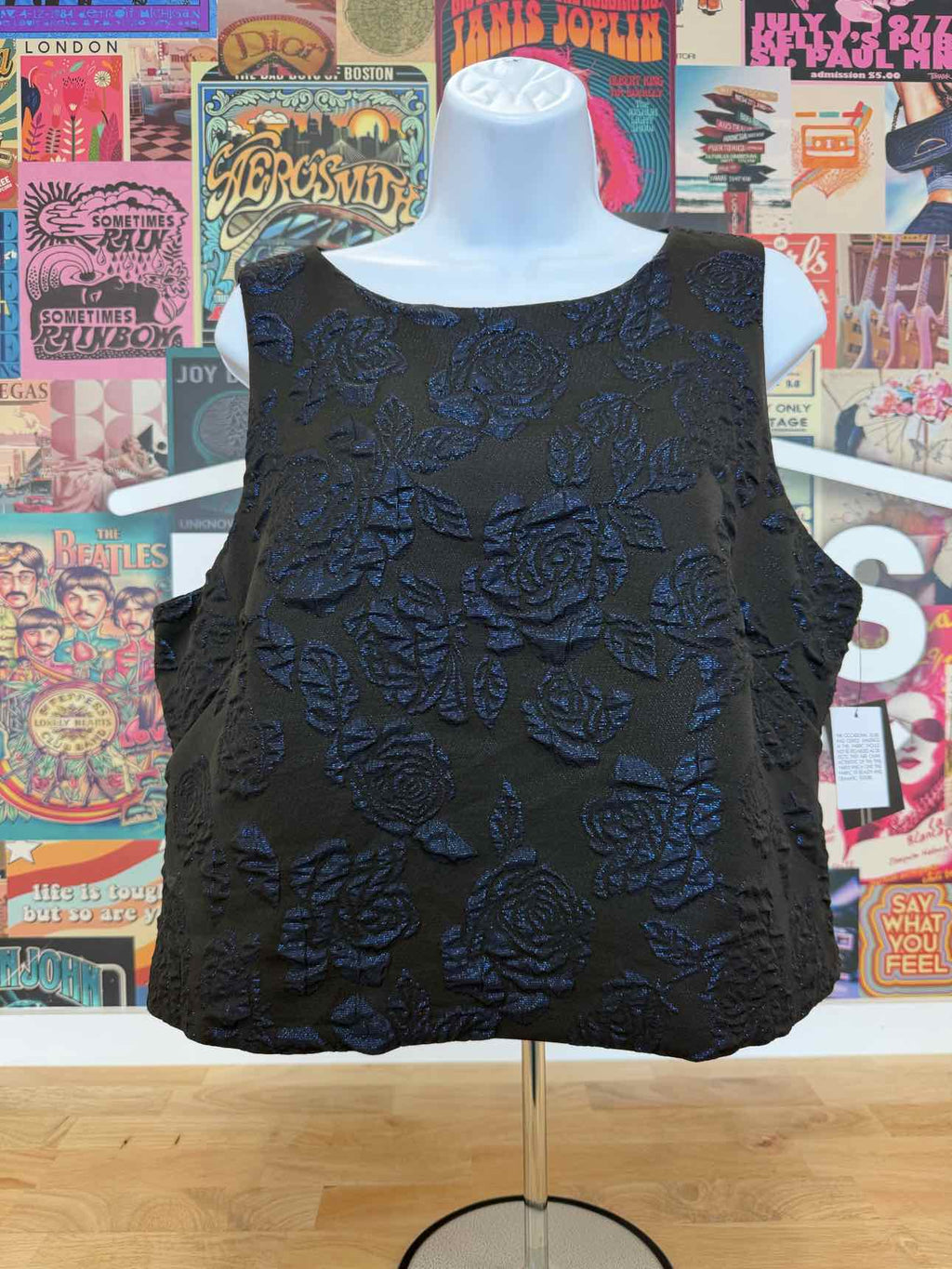 Muse Size 16 Textured-Rose Sleeveless Top - Black Blue