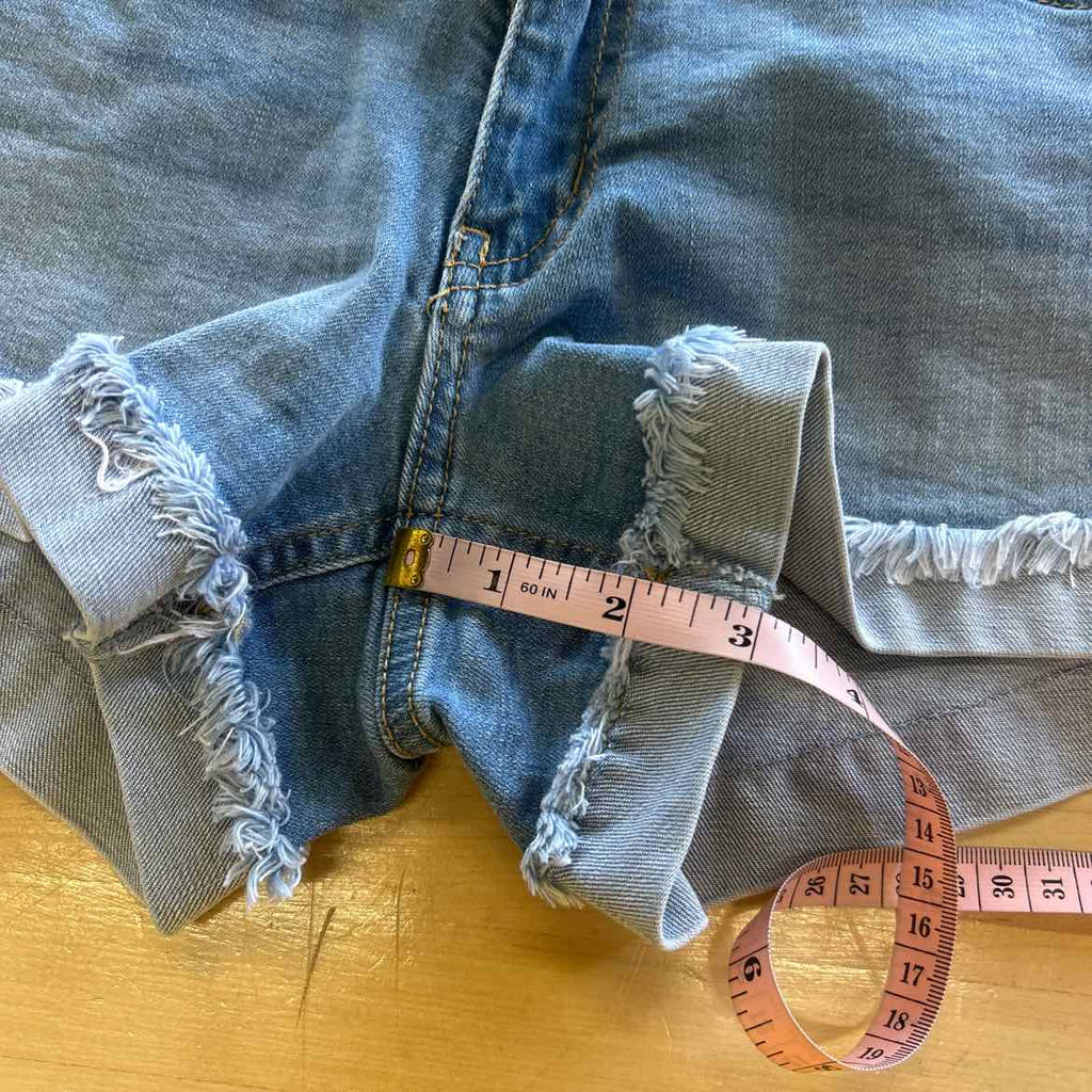 Celebrity pink Women Size 5 Light Blue Denim Preloved Shorts