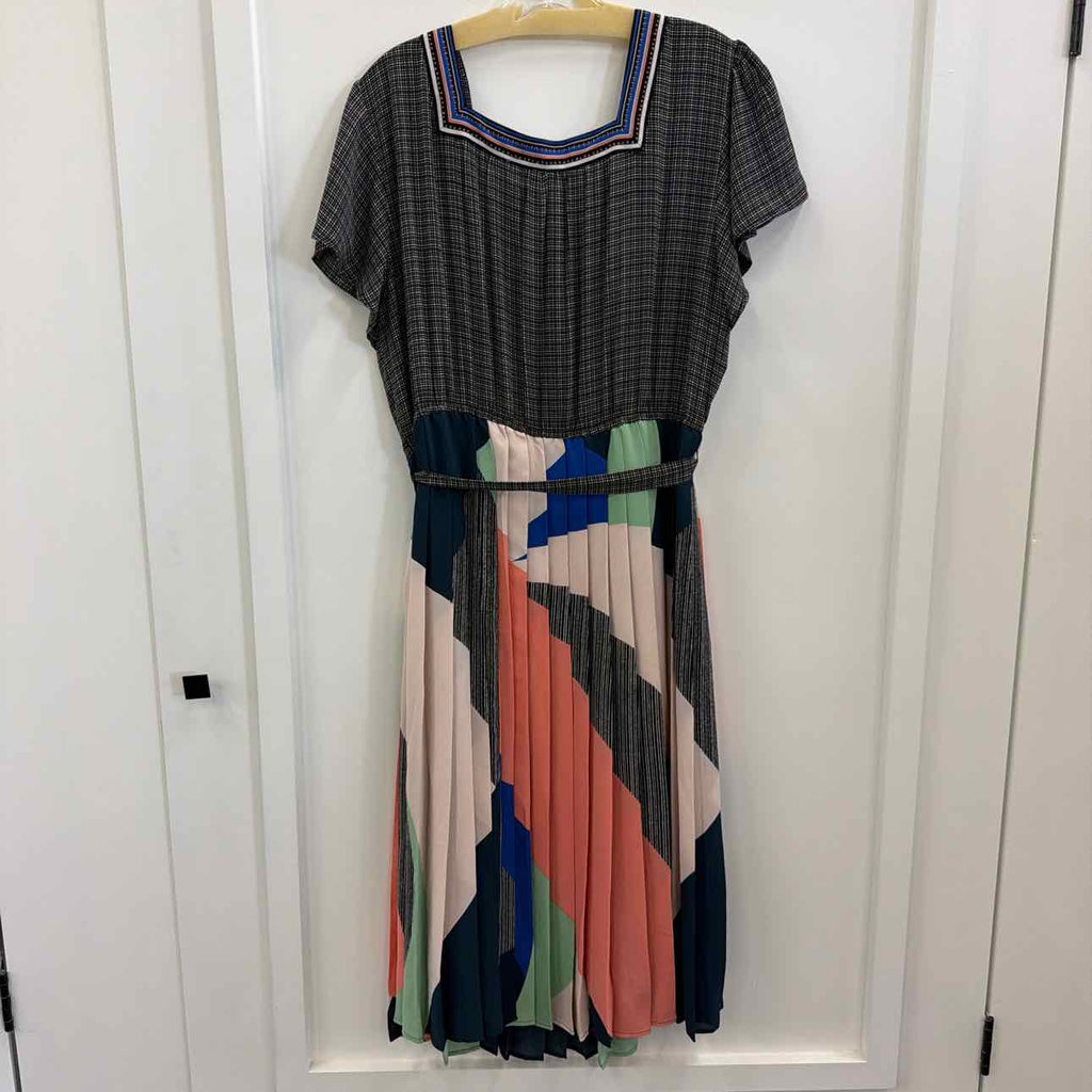 Dr 2 Size XL Multi-Color Preloved Dress
