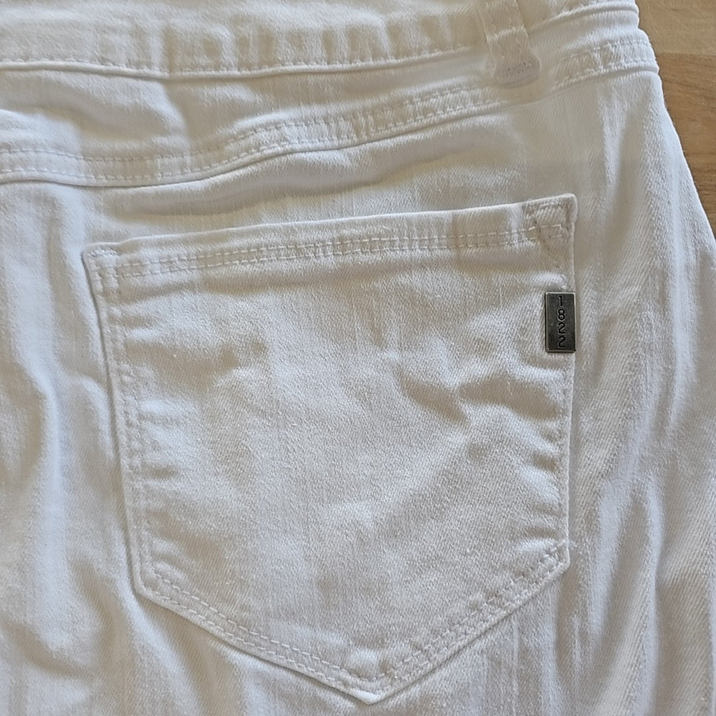 1822 Size 31 White Skirt