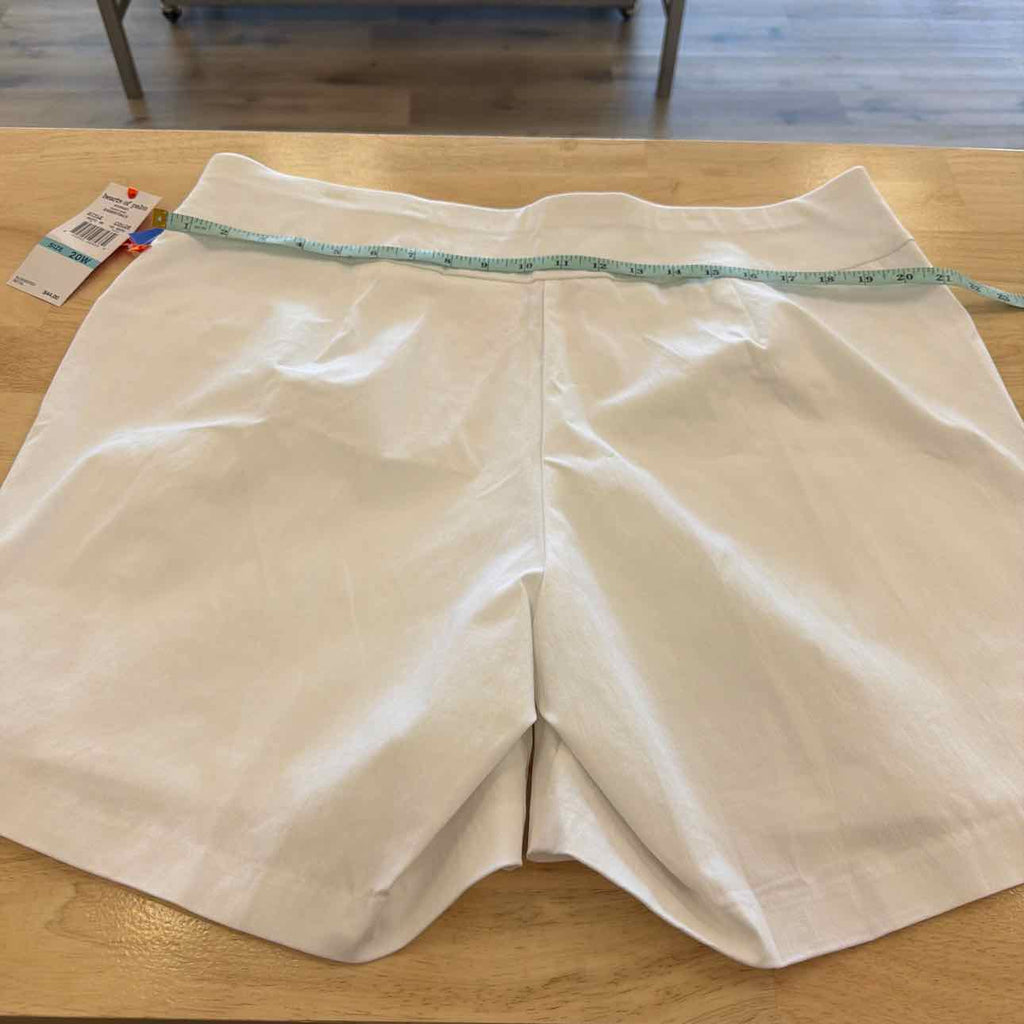 Hearts of palm Women Size 20W White New Shorts