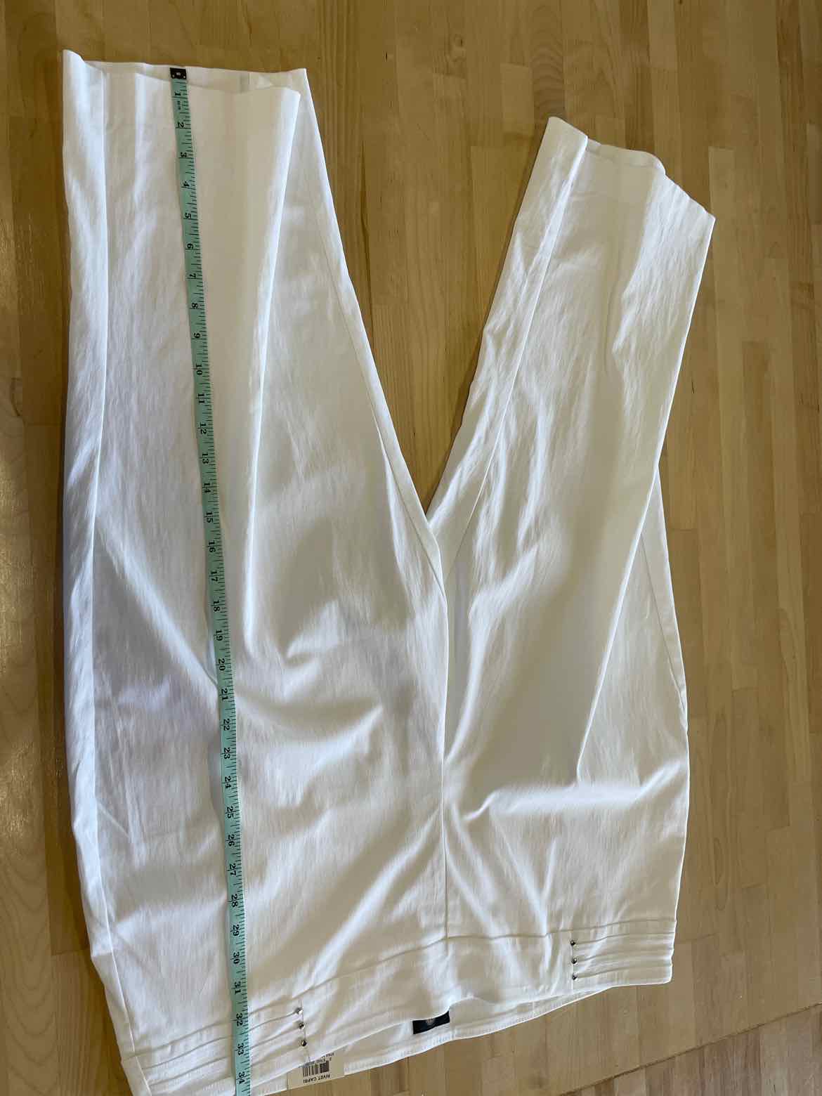 Collection Size 3X White Capris