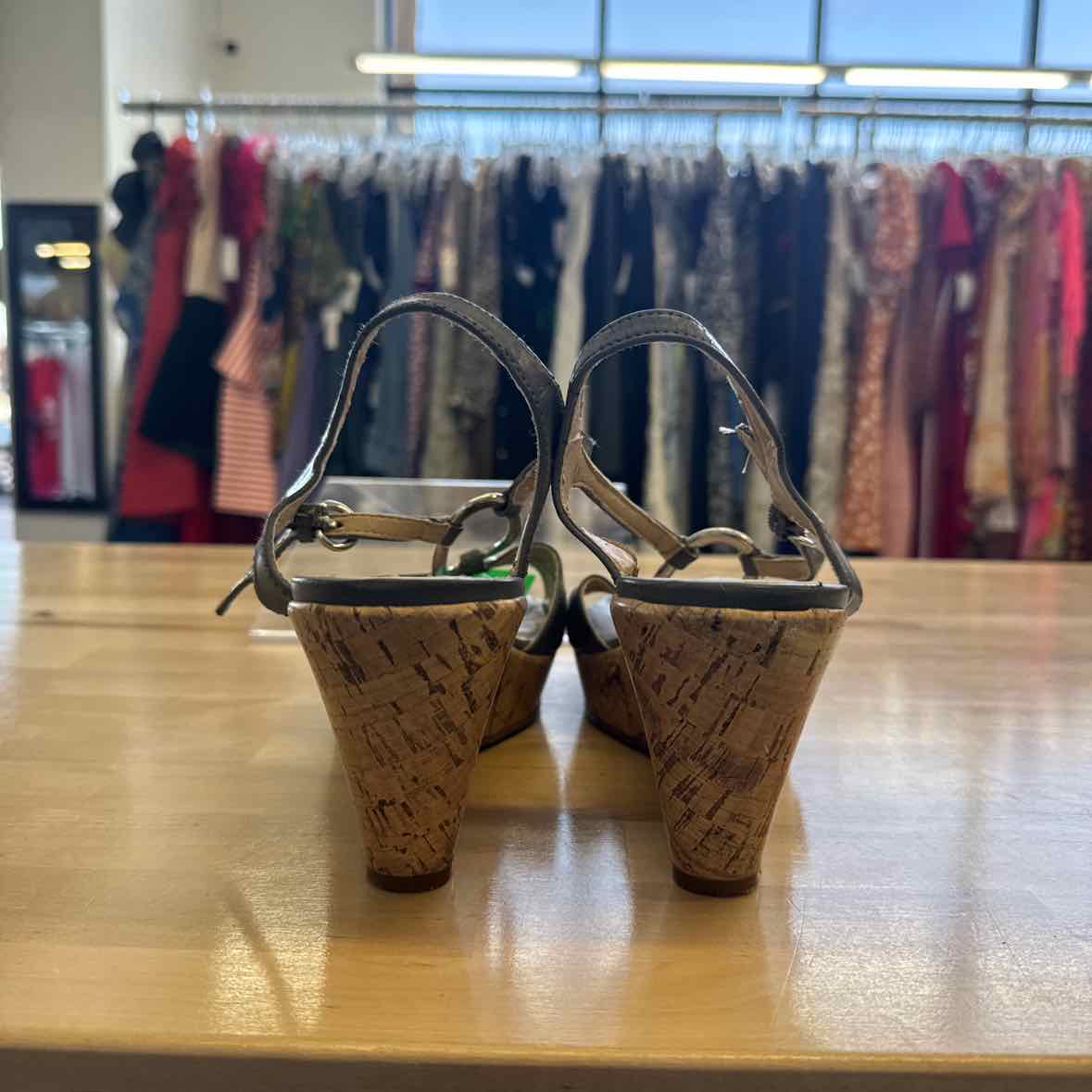 Unisa Shoe Size 10 Gray Wedges