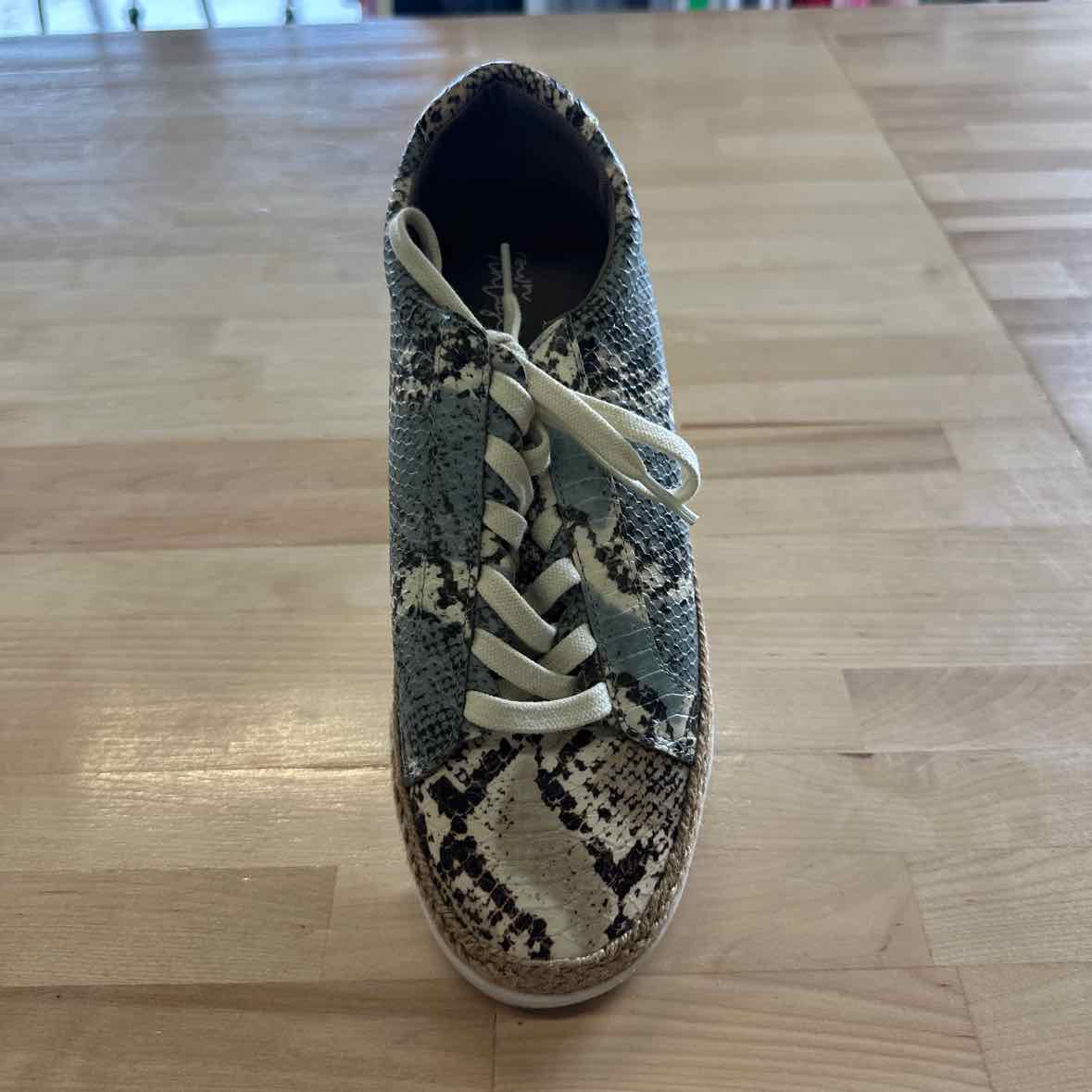 Crown Vintage Shoe Size 9 Blue & Beige Print Sneakers