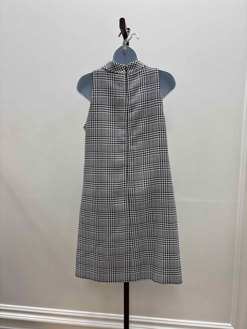 Tahari Size 4 Black White Preloved Dress