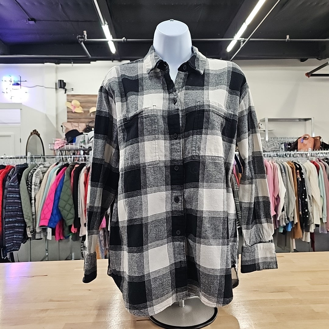 Old Navy Size M White & Black flannel