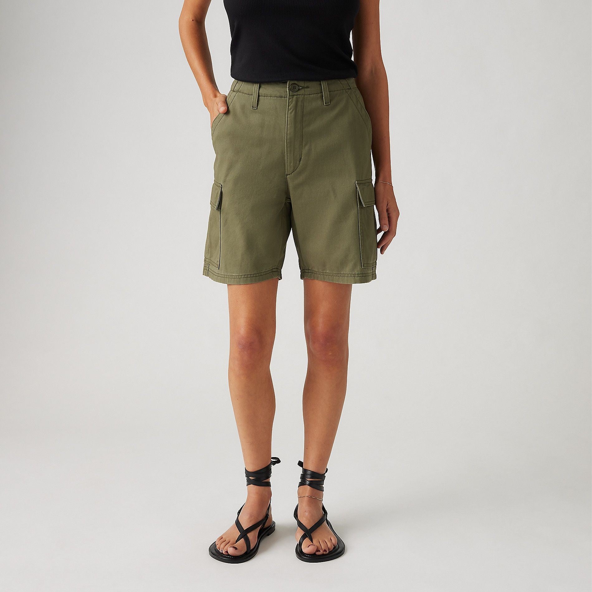 Levi's Women Size 26 Green New Shorts