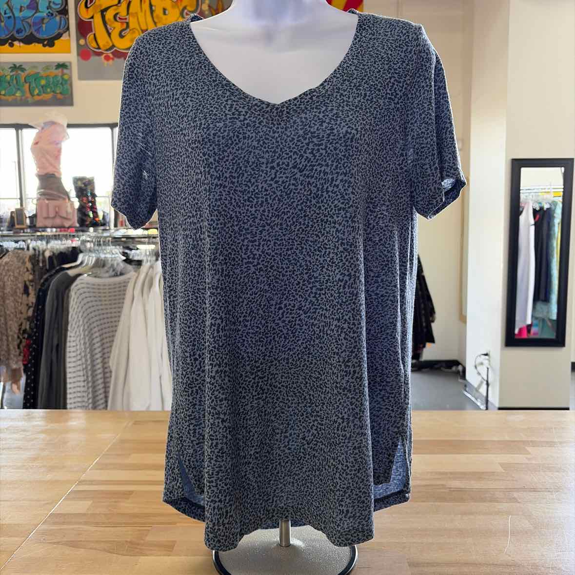 Athleta Size M Black & Blue Used T-shirt