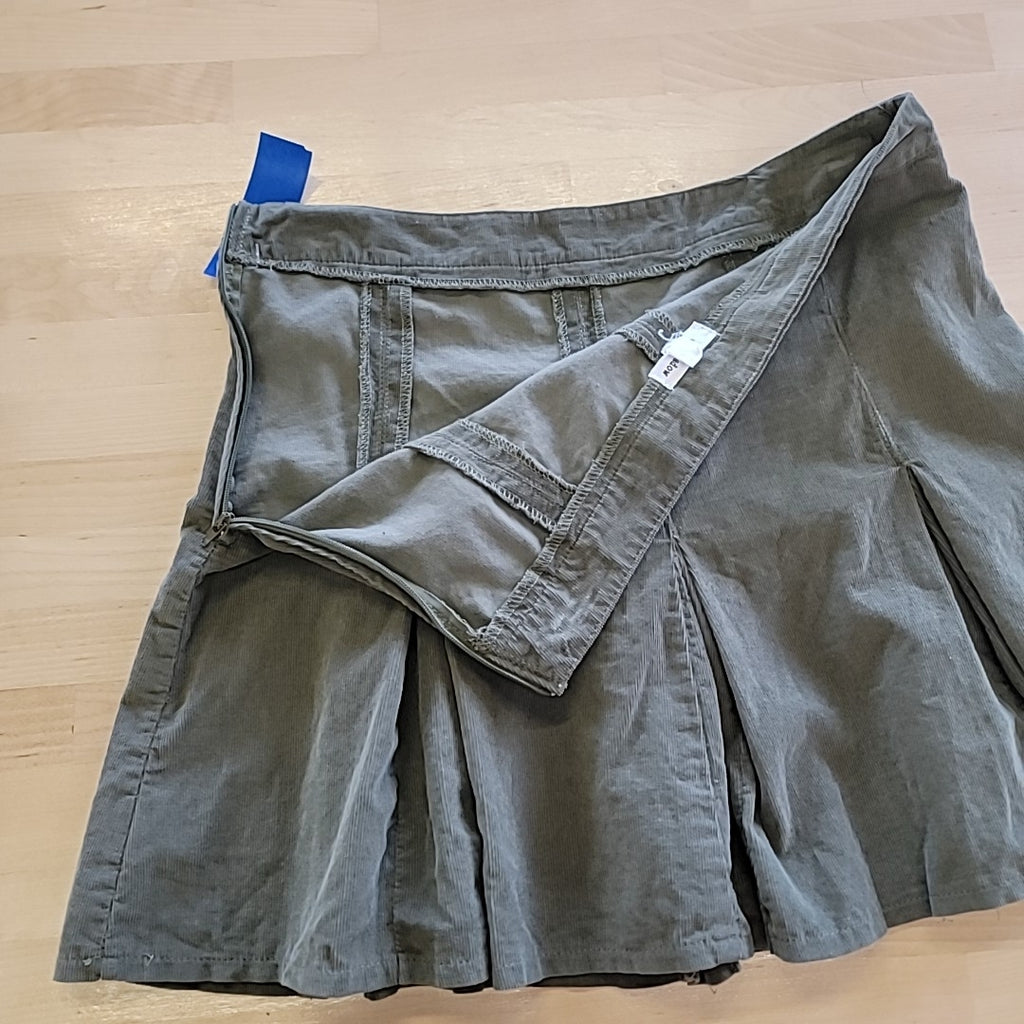 EyeShadow Size 7 Green Skirt