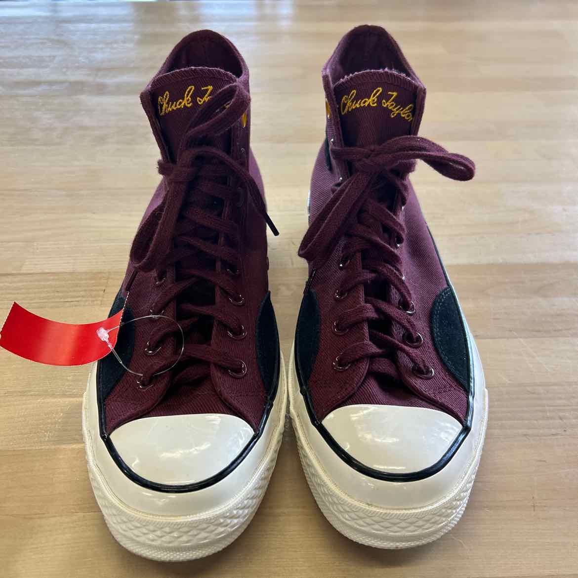 Converse Size 9 Maroon MENS Sneakers