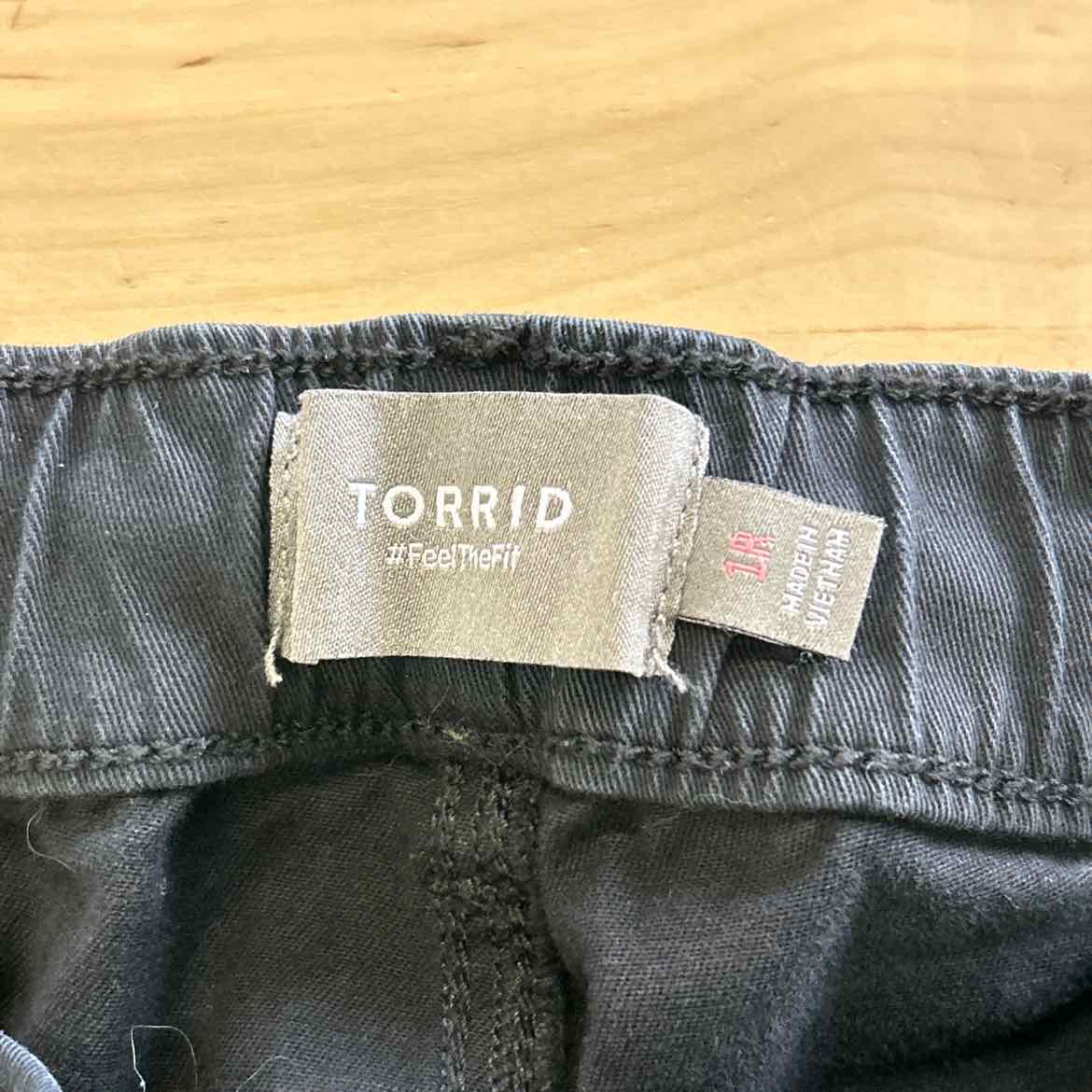 Torrid Size 1X Black Preloved Pants