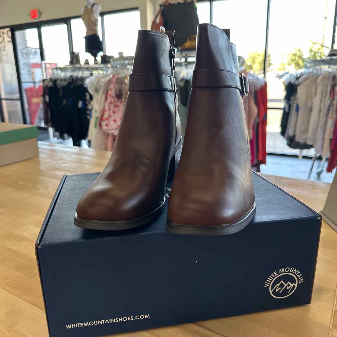 White Mountain Shoe Size 11 Brown Faux Leather Boots