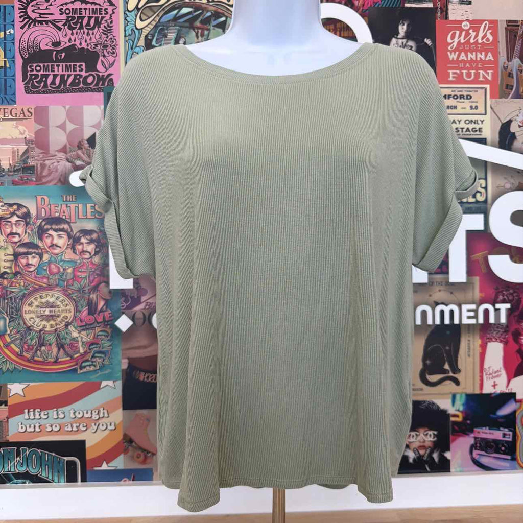 hippie rose Size L Cuffed Short-Sleeve Tee - Desert Sage