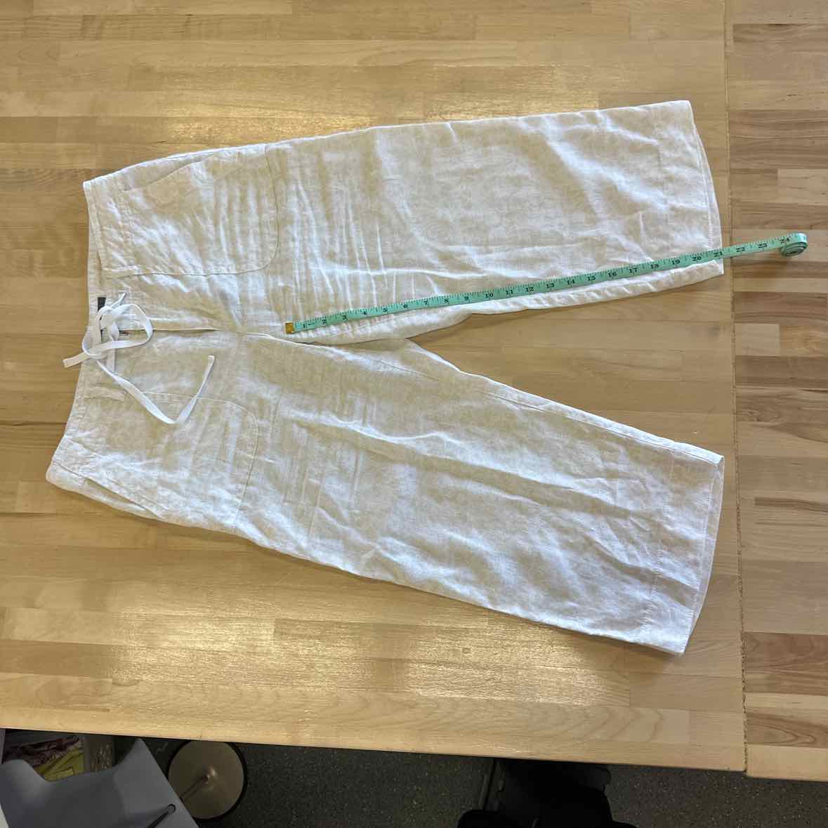 Liz Claiborne Size 8P White 2 pc sets