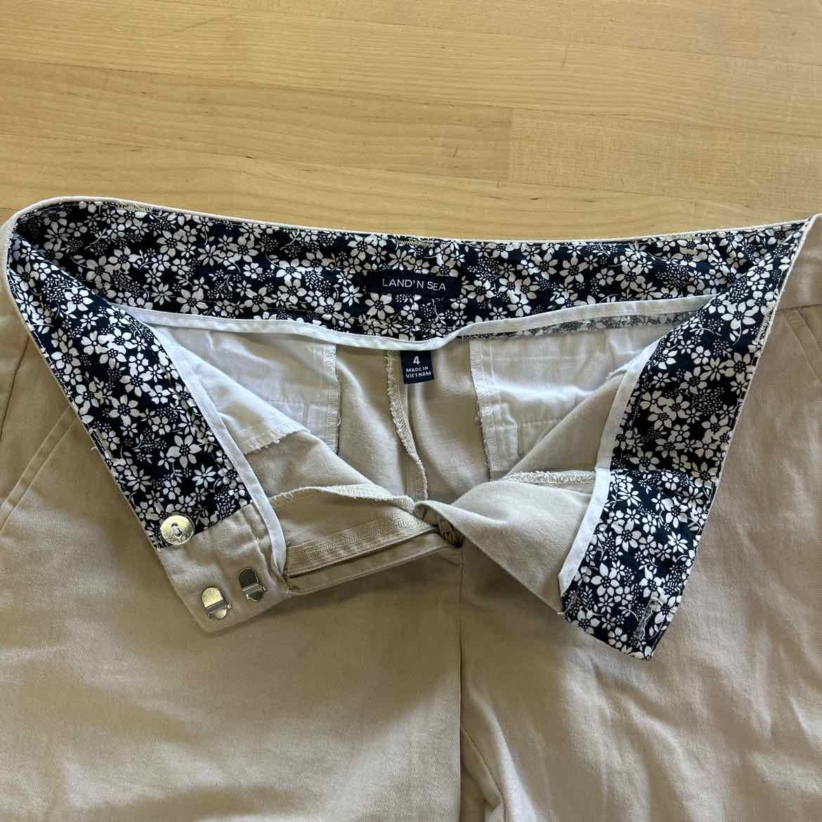 Land n Sea Women Size 4 Tan Preloved Shorts