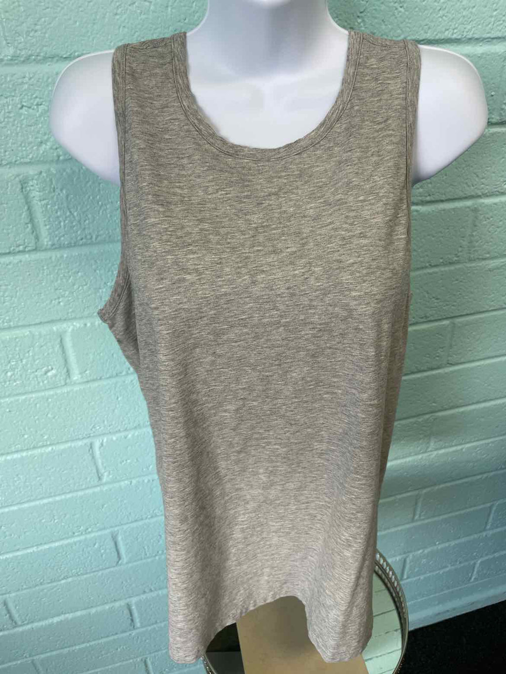 B Draddy Size L Gray Tank