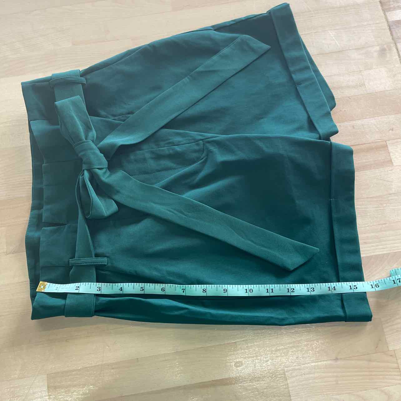 Chocolate Women Size M Green Preloved Shorts