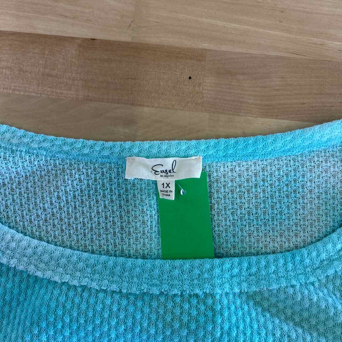 Easel Size 1X Blue Preloved Knit Top