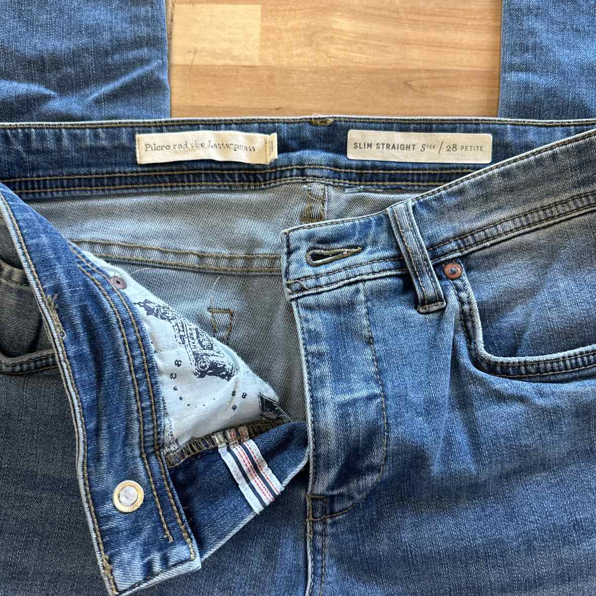 Pilcro Size 28 Denim Jeans