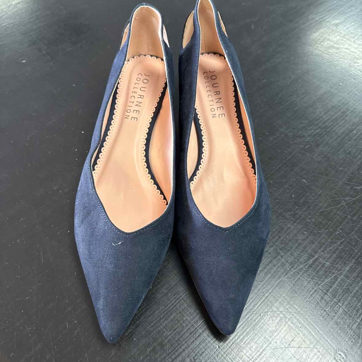 Journee Shoe Size 9 Navy Goldie Kitten Heel