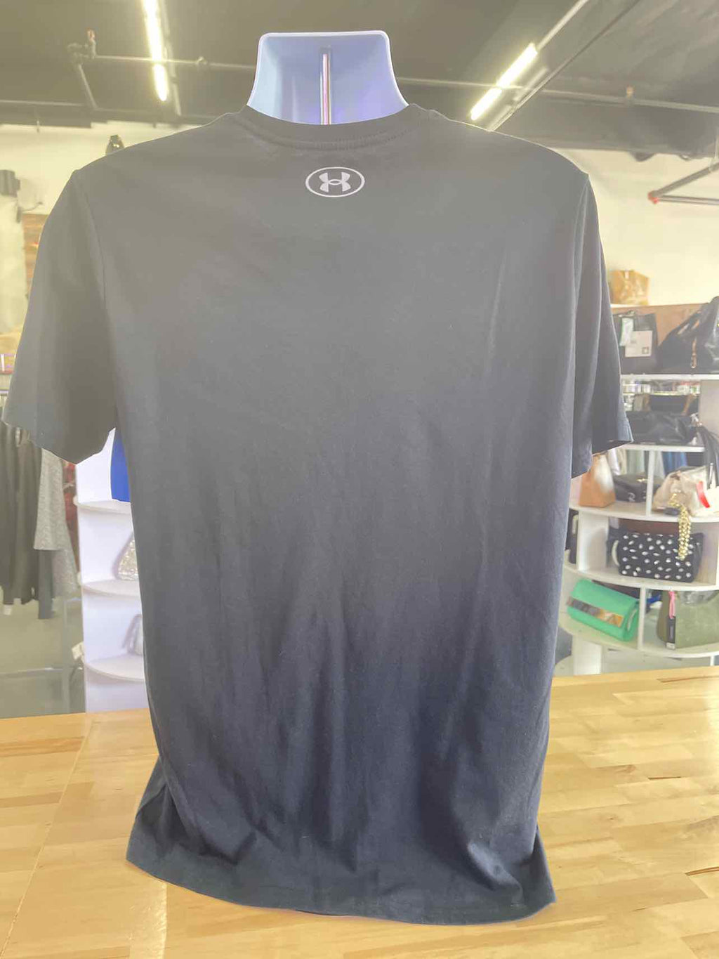 Under Armour Size M Black Preloved MENS T-shirt
