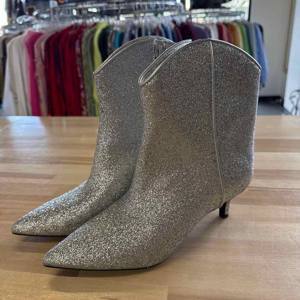 On 34th Aatira Tulip Booties