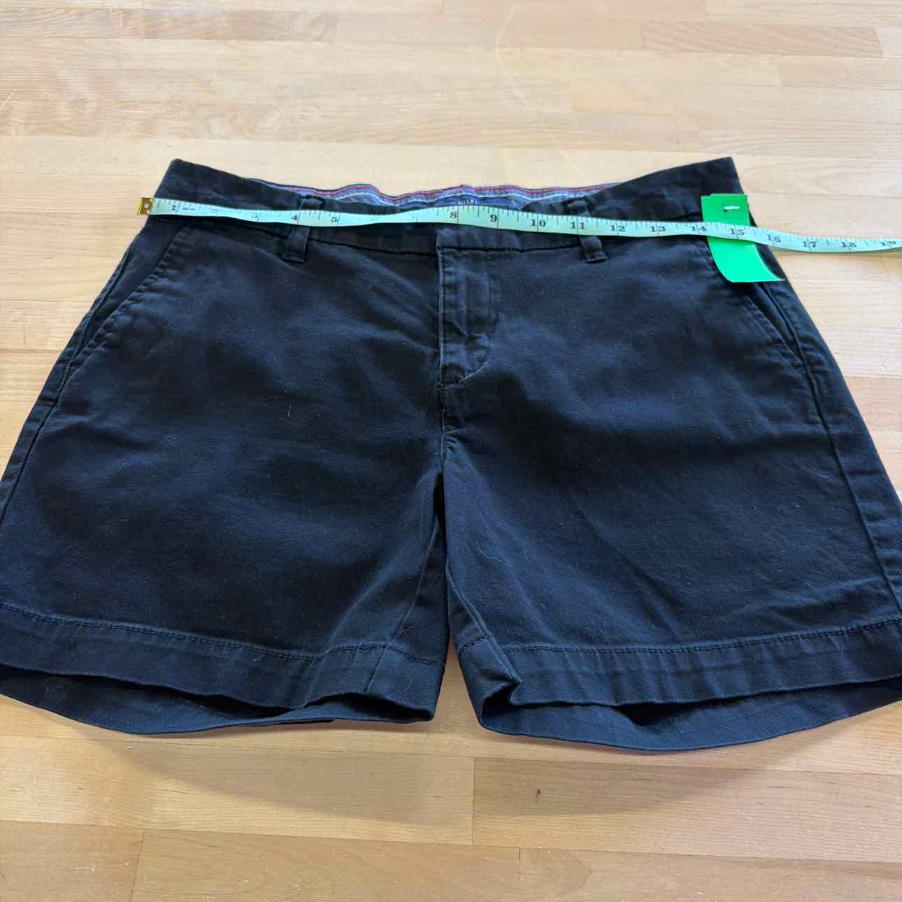Tommy Hilfiger Women Size 2 Black Preloved Shorts
