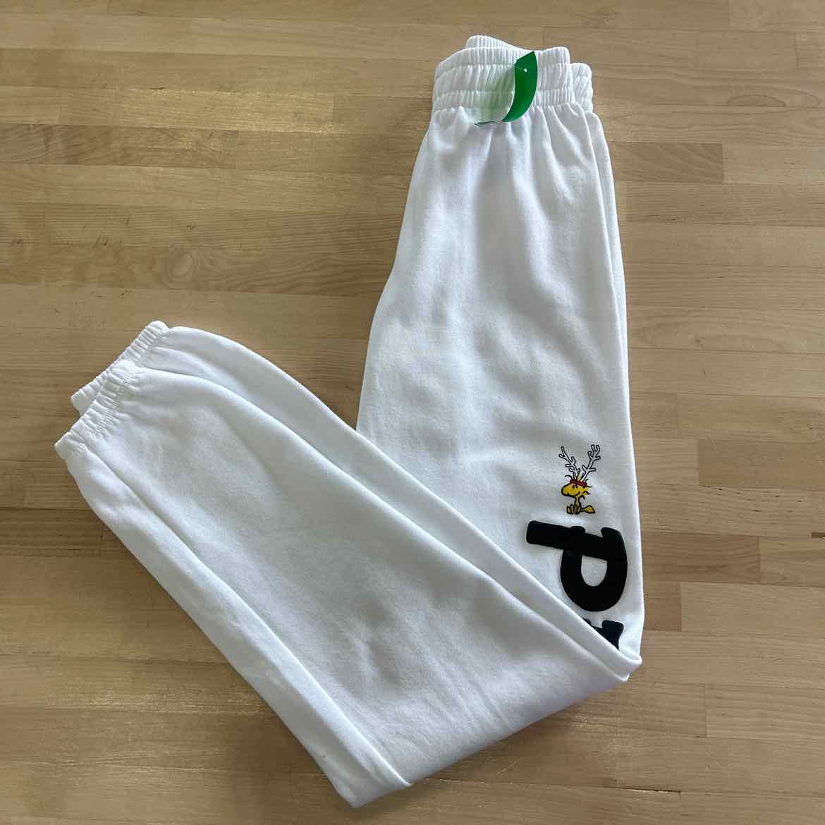 Love Tribe Juniors' Peanuts Holiday Graphic Jogger Sweatpants - Bright White