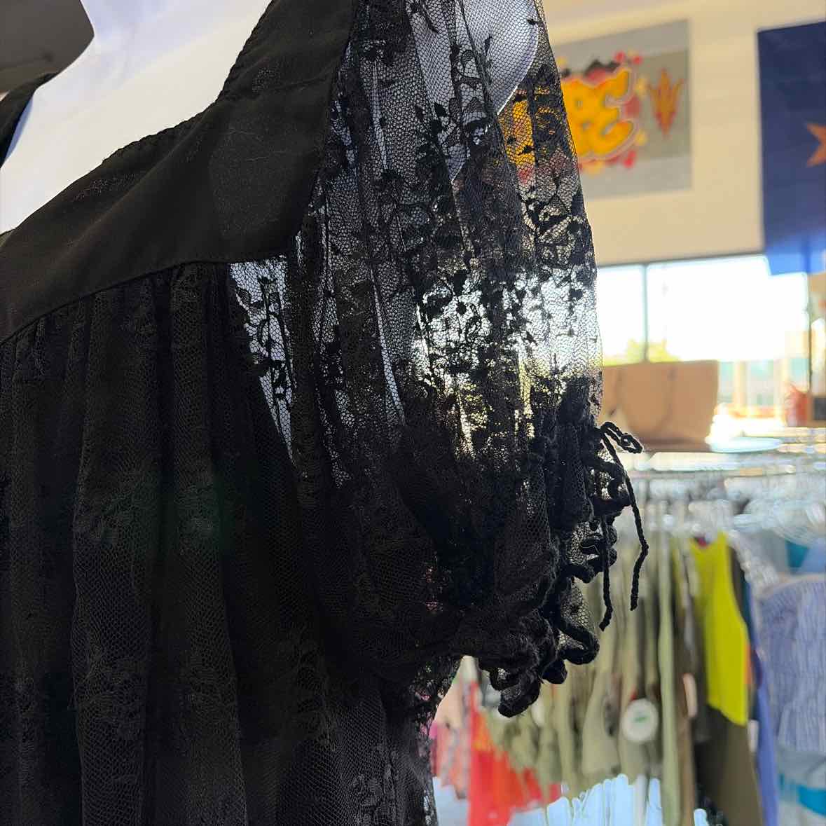 Nicole Hiler Size 16 Black Preloved Blouse SS