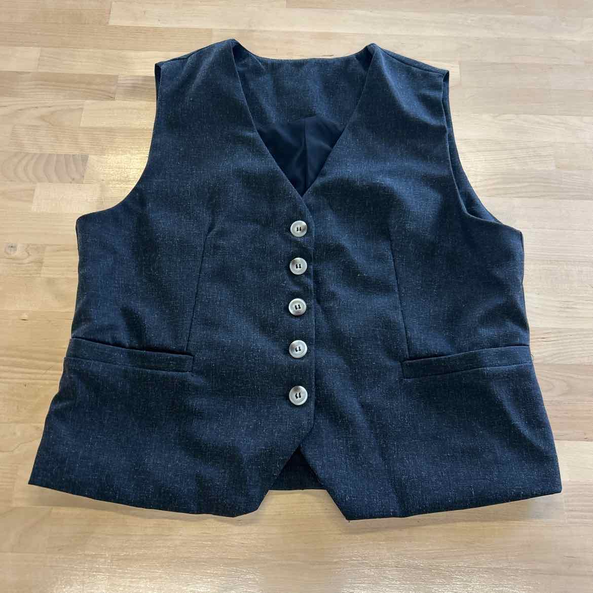 Dazy Size L Black Vest