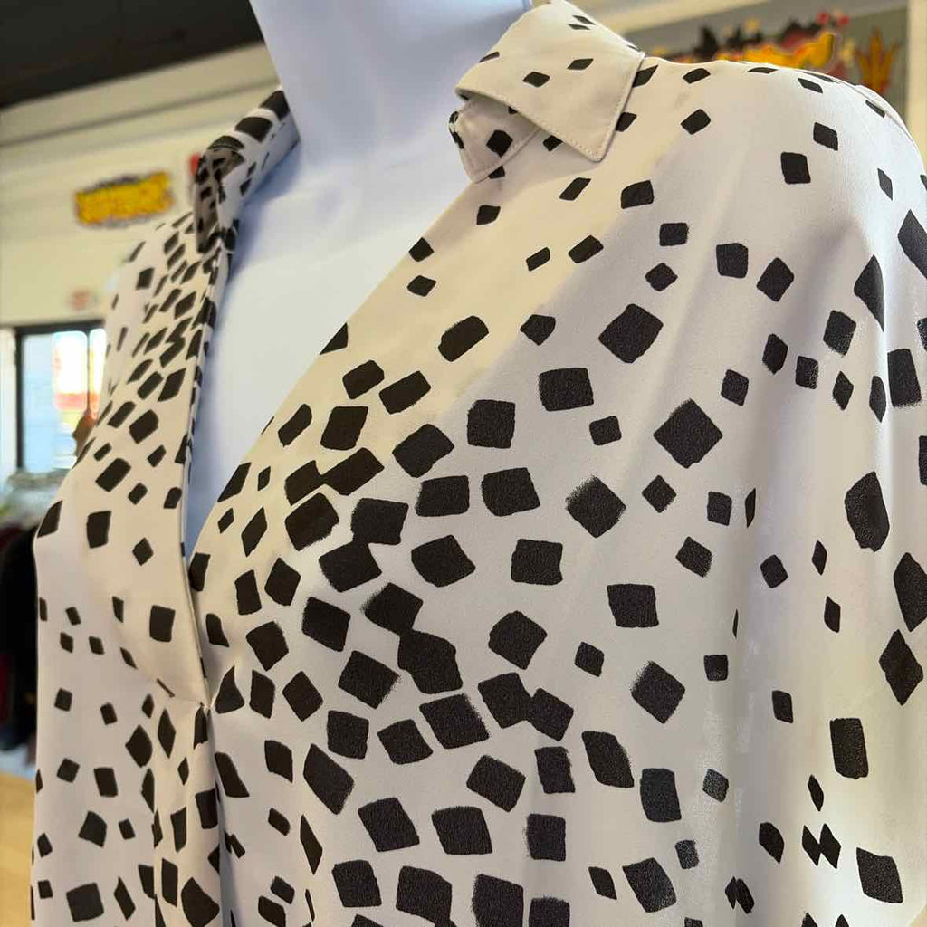 Cabi Size XS White & Black Preloved Blouse SS